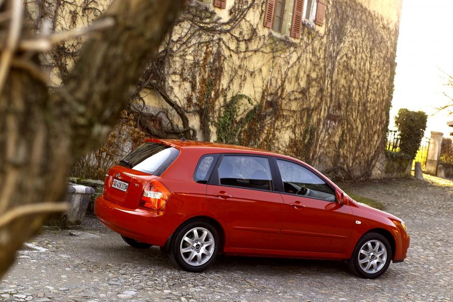  Kia Cerato Hatchback (LD) 2004 года  (WW) (фото 10 из 27)